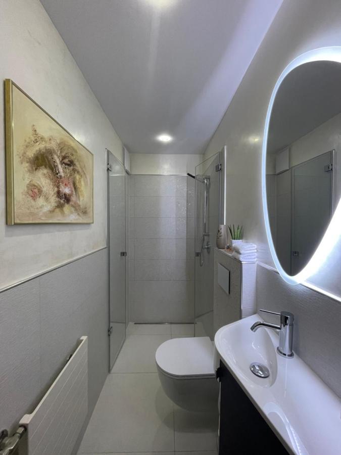 Airport Rooms Waldblick Кельн Екстер'єр фото