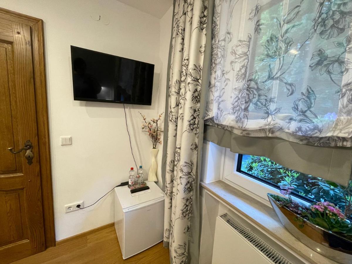 Airport Rooms Waldblick Кельн Екстер'єр фото